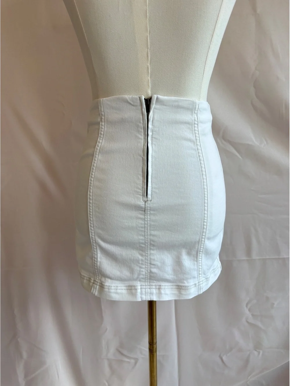 Free People Women's White Denim Mini Skirt Size 2 with Back Zipper